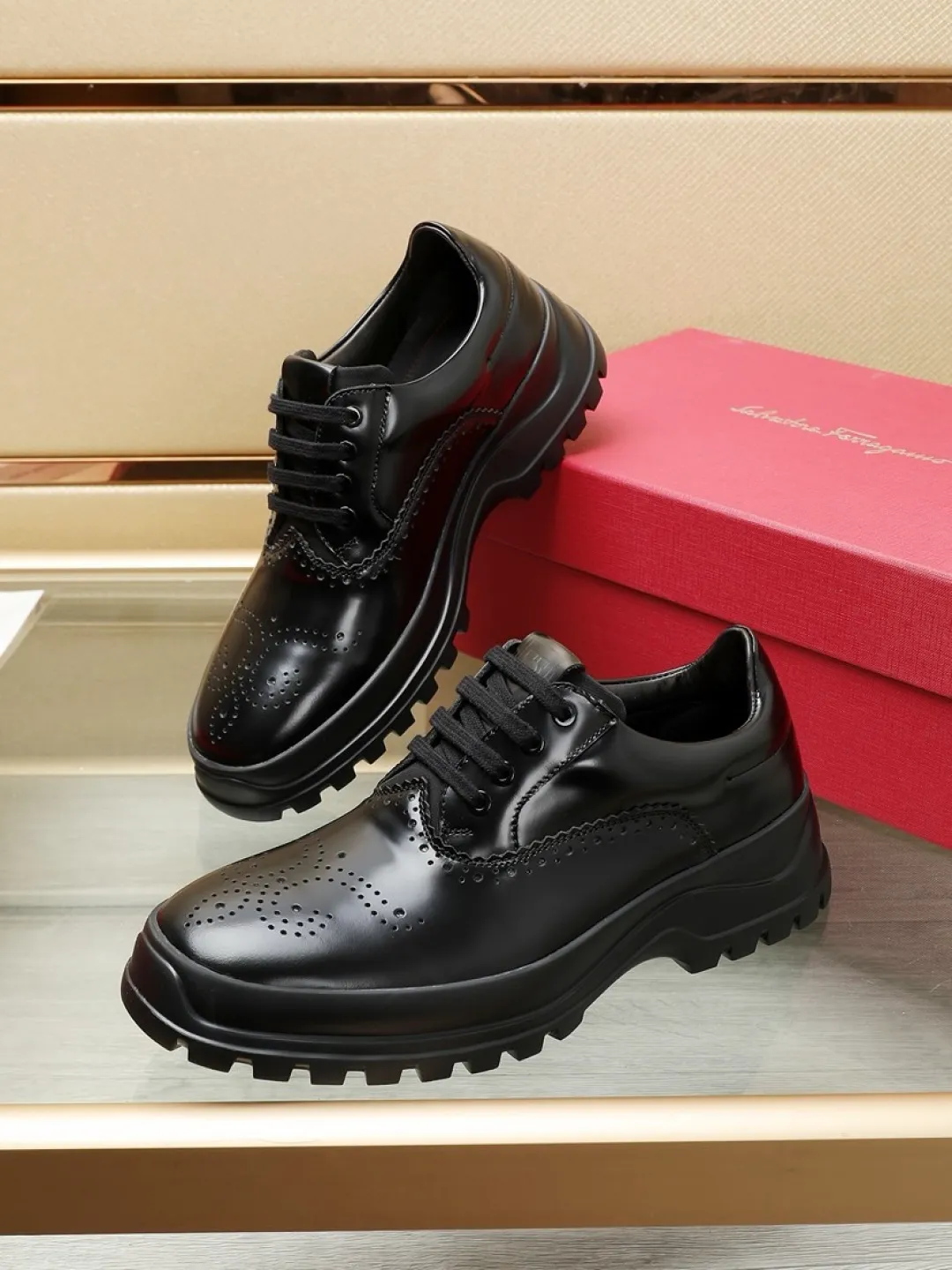 Factory P680💰🔥《Ferragamo》👏Latest•High-end top brand luxury~purchasing agent, top~quality. New fashionable business men's shoes 🔜The uppers are made of original first-layer open-edge beaded cowhide➕cowhide·lining, with fine workmanship. The original stylish and soft combination wear-resistant and non-slip outsole is light and comfortable on the feet. The real thing looks better in real photos. Number of yards: 38--44 (45 and 46 can be customized)